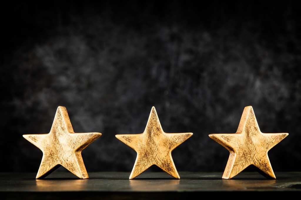 3828268-0-55187100-1742243242-three-stars-100934169-orig-1 3 stars, award, dark background