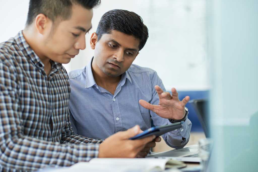 3851827-0-80612300-1742591409-shutterstock_1192990963-1 Mobile app developer showing test version of product to team lead